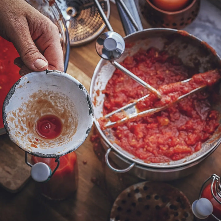 Il rito molisano della preparazione della salsa di pomodoro
